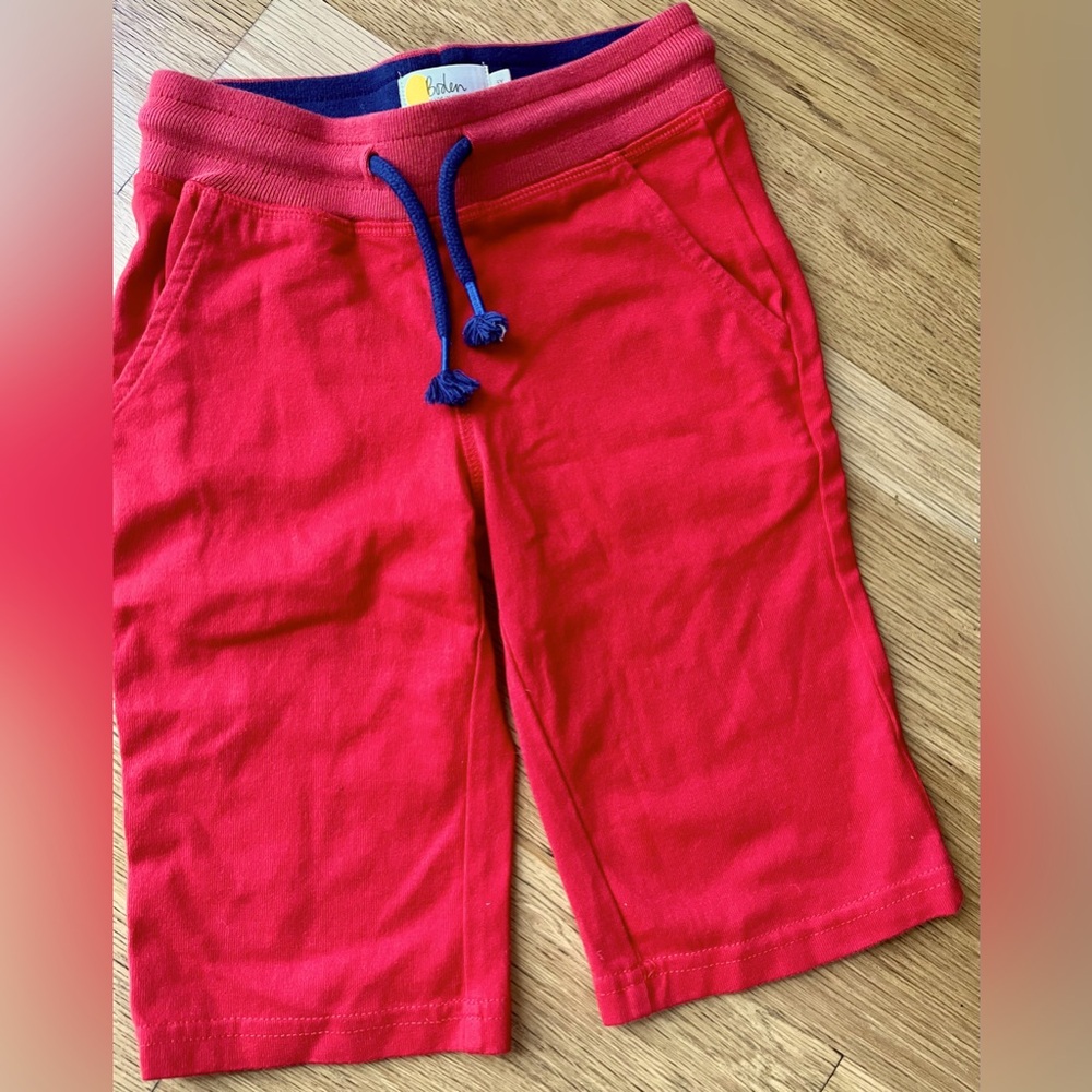 Mini Boden red sweatpant shorts size 5